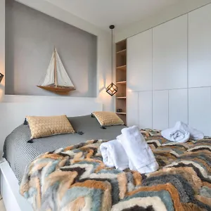 Waterlane Island - Riverview Pool, Spa, Gym & Parking By Downtown Apartmán